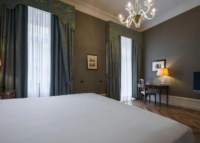 Eurostars Excelsior 4* Nápoles