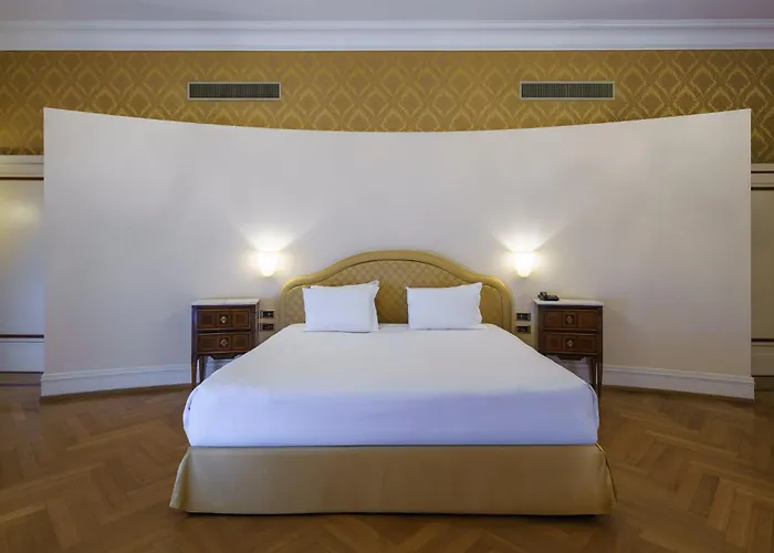 Eurostars Excelsior 4* Nápoles