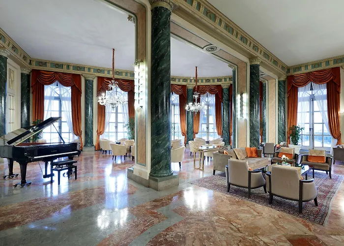 Eurostars Excelsior 4* Nápoles